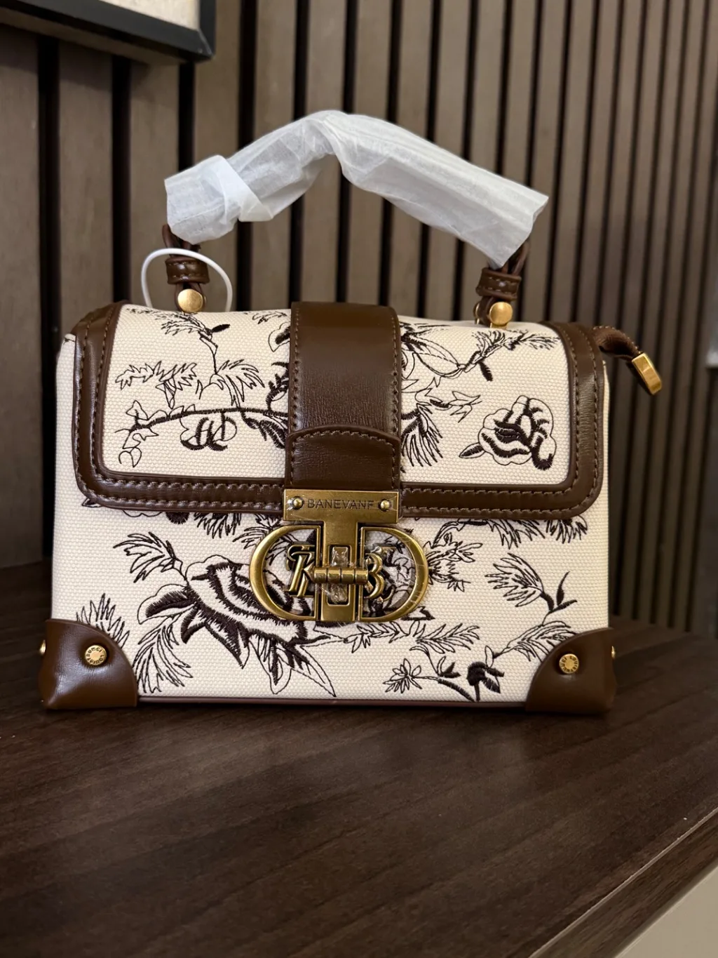 Amy Floral Signature