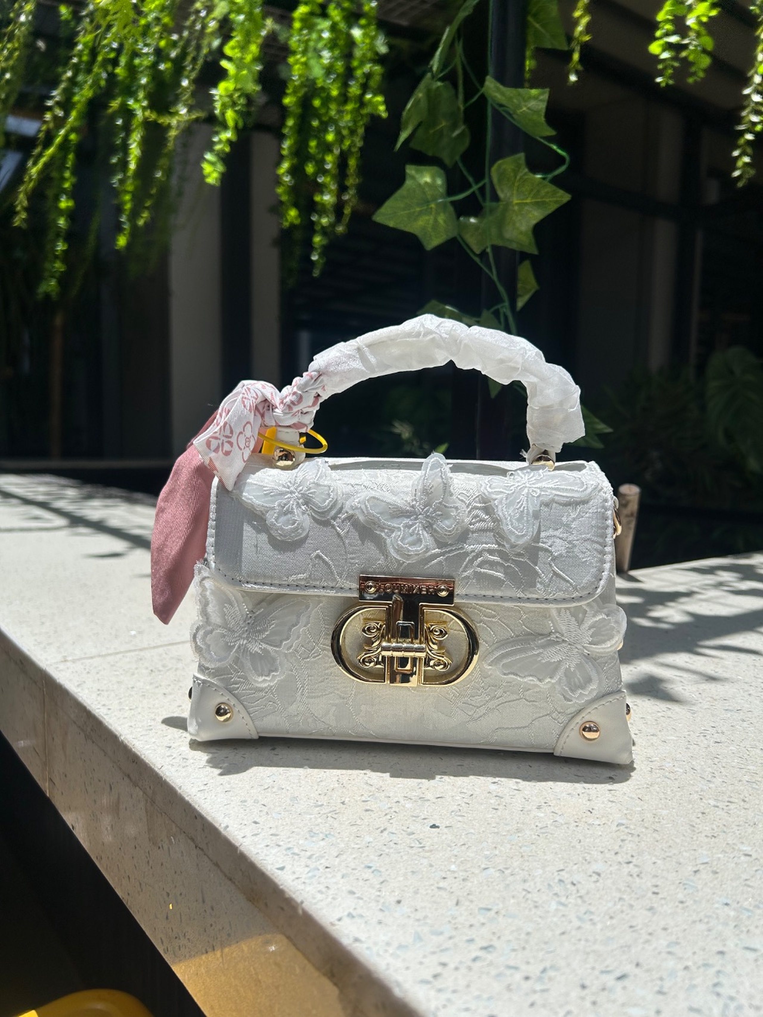 White Nia Loumixer bag