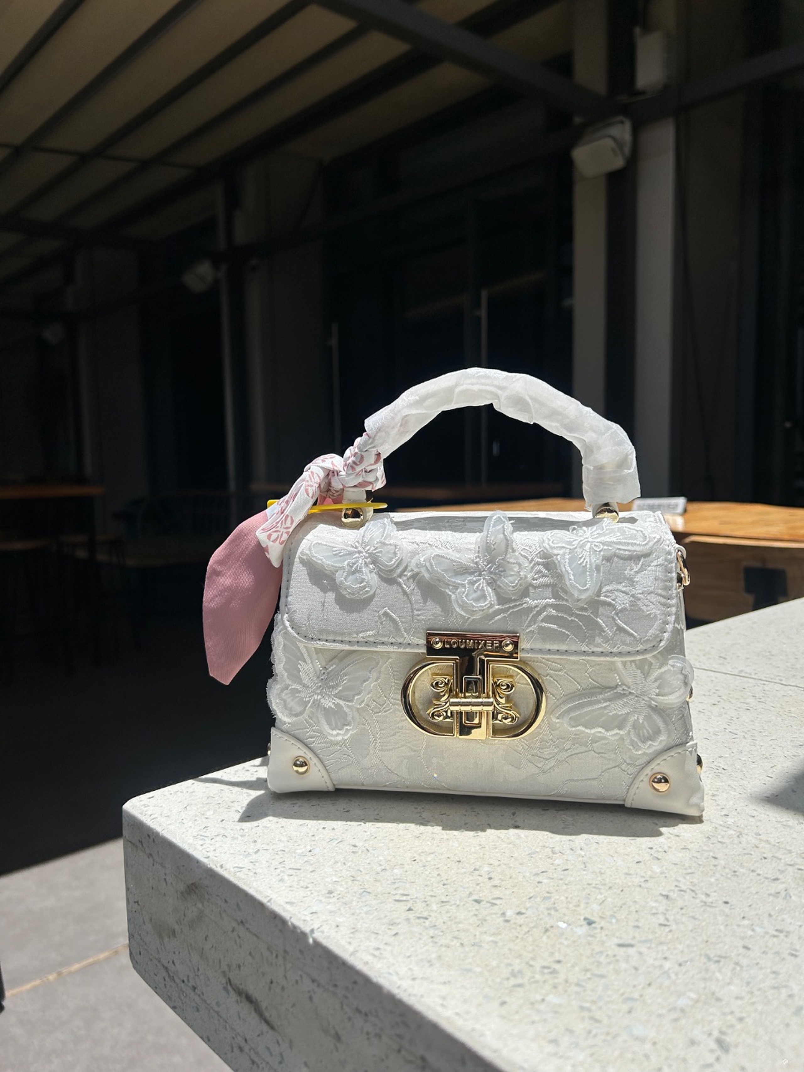 White Nia Loumixer bag