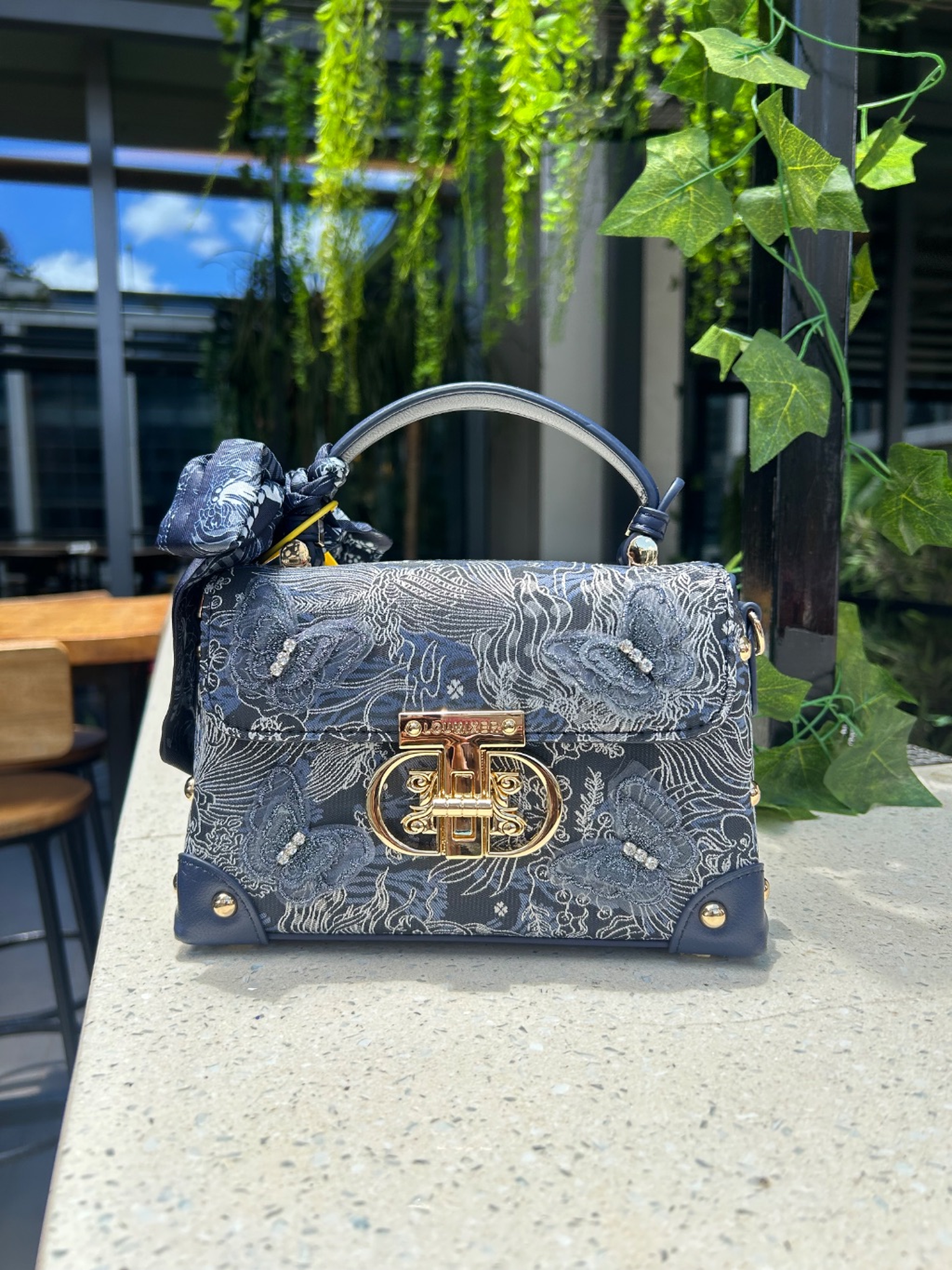 Navy blue Nia Loumixer bag