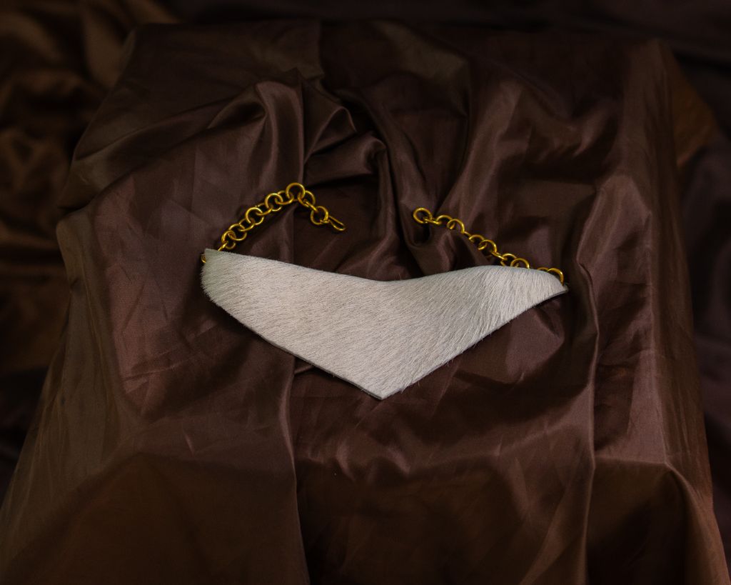 FAHALI CHOCKER