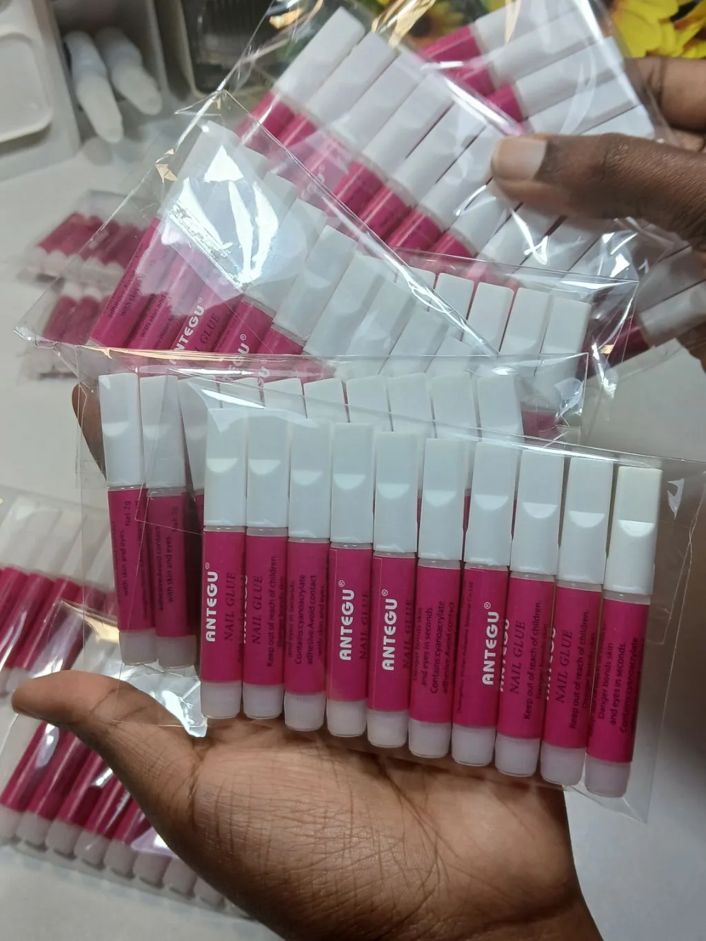 Mini nail glue