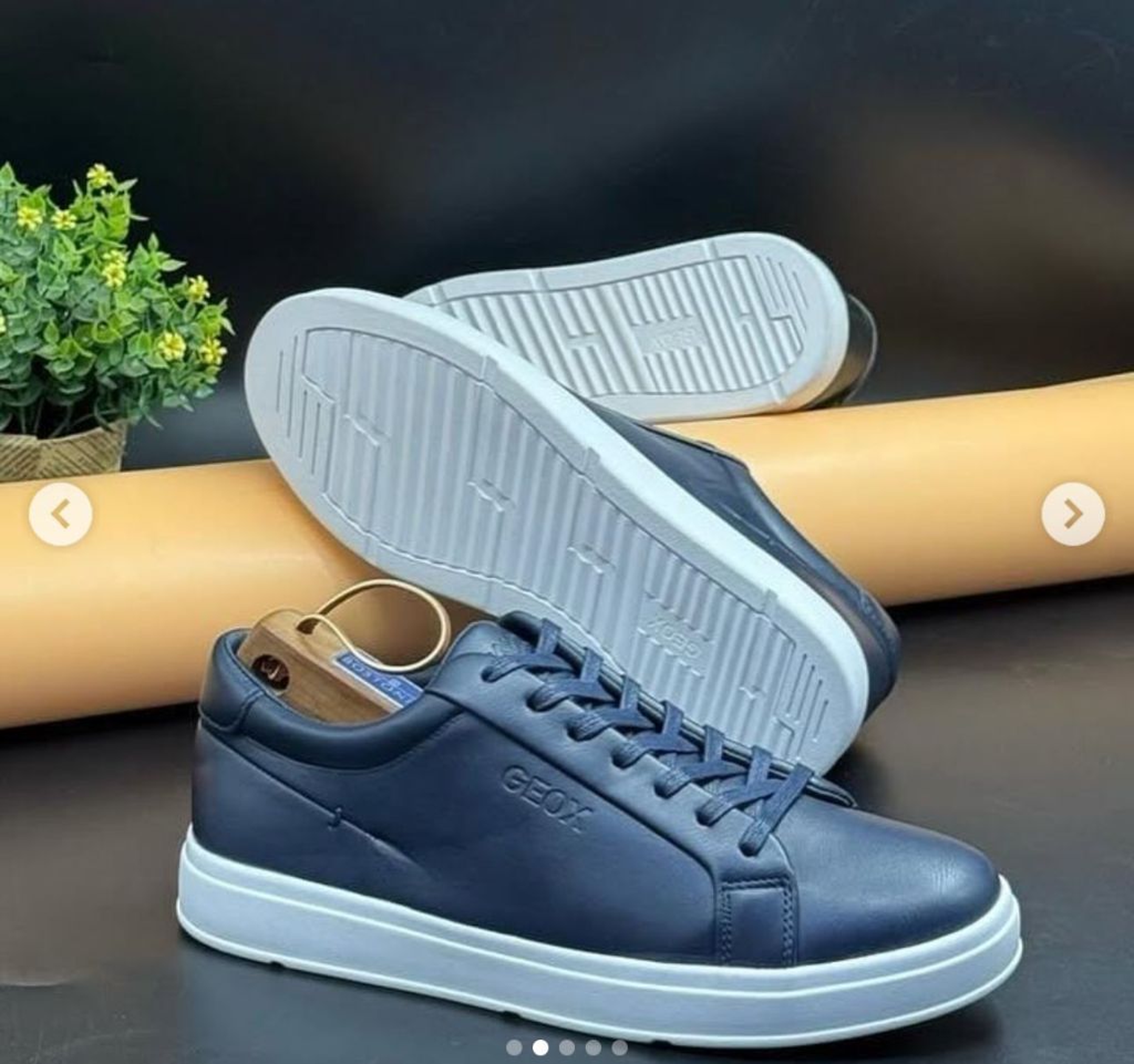 Casual sneakers 