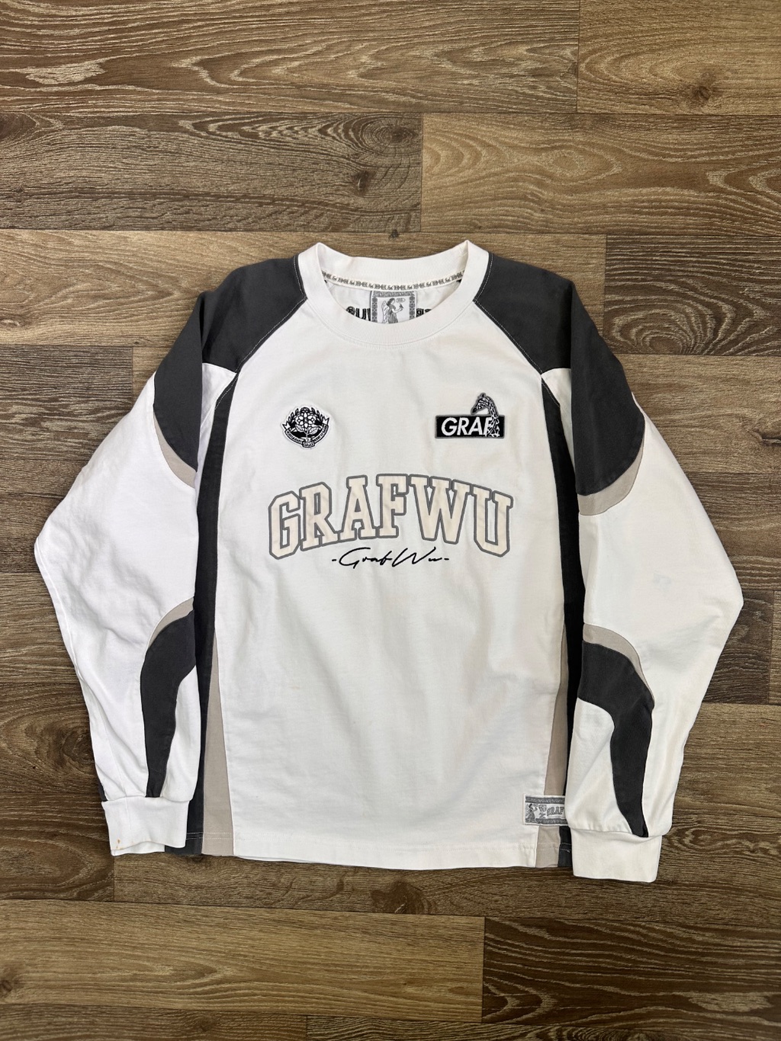 Grafwu raglan- sleeve sweatshirt