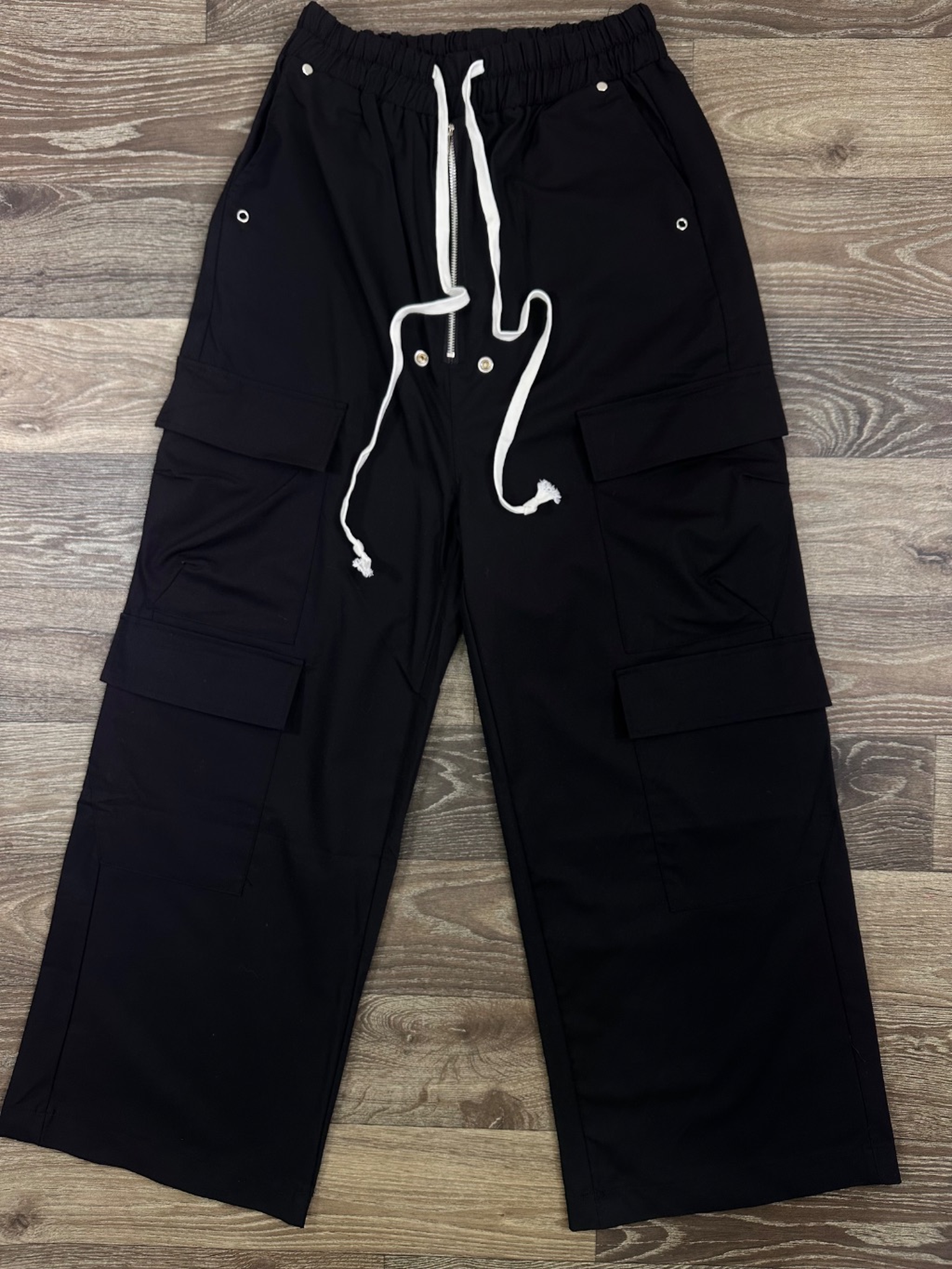 Multi pocket Cargo tracks
