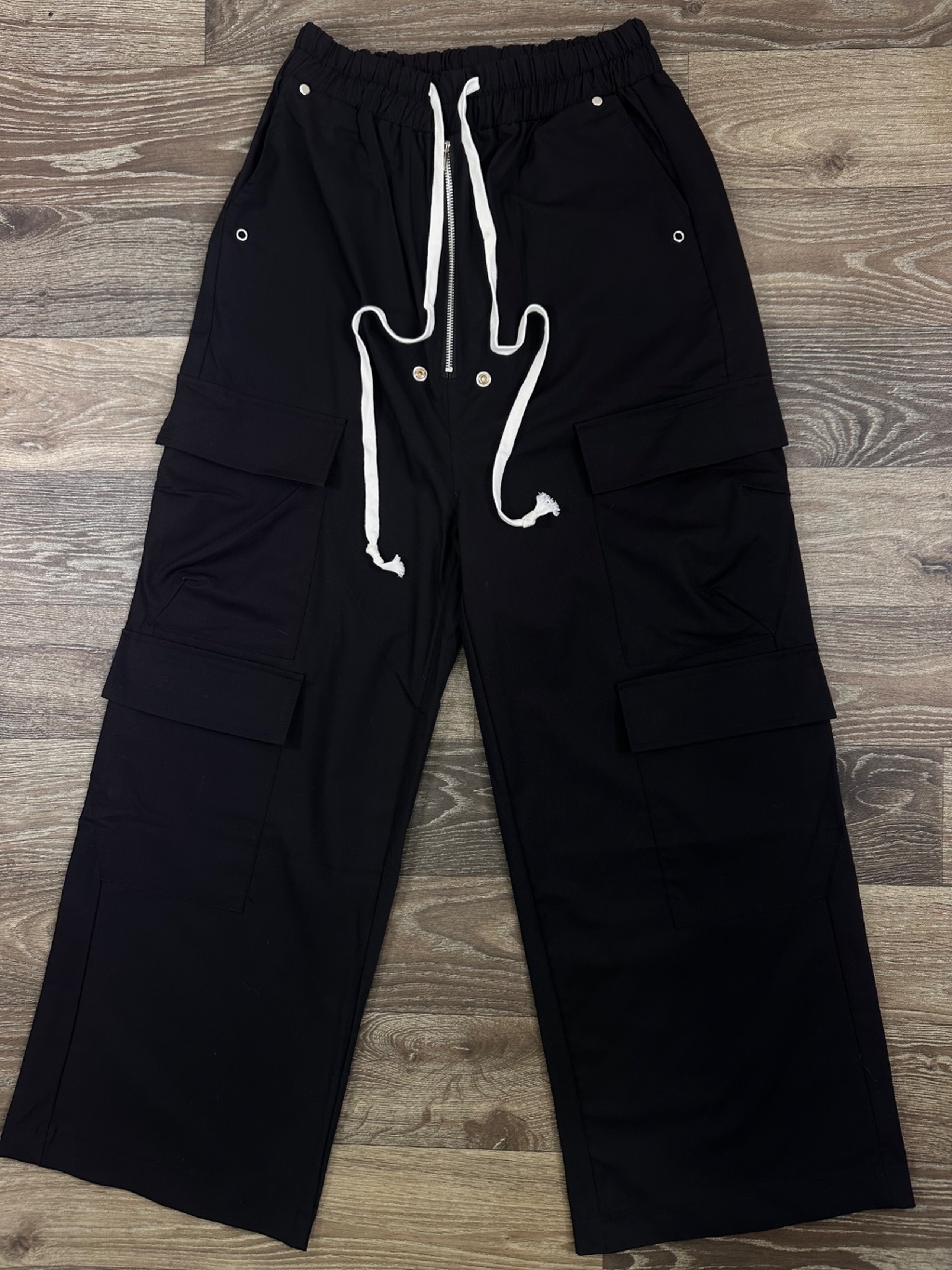 Multi pocket Cargo tracks