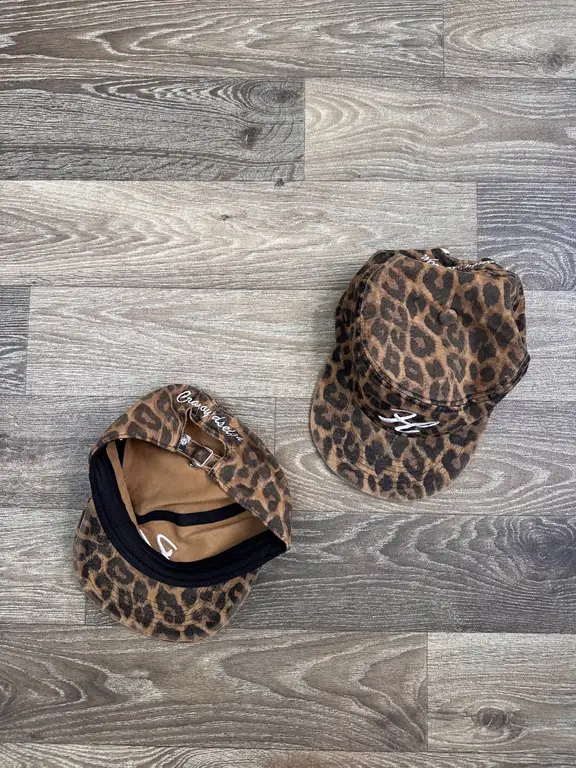Hello Crayon Animal print panel cap