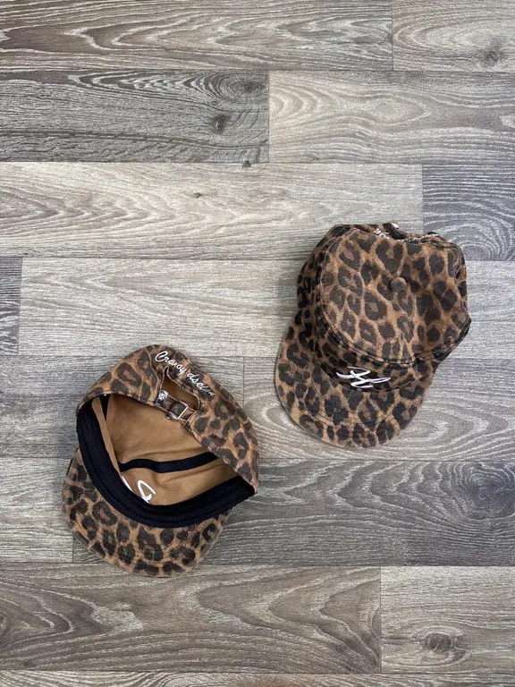 Hello Crayon Animal print panel cap