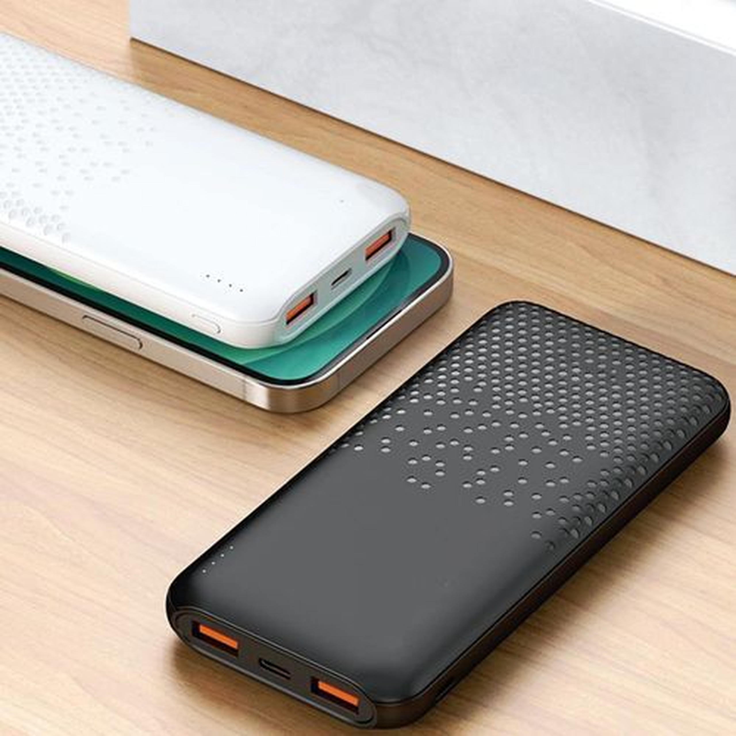 Small Size Unique Design 2A Fast Charger with 2-in-2-out Fast Charging Power Bank