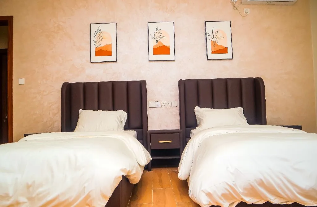 1 BED ROOM