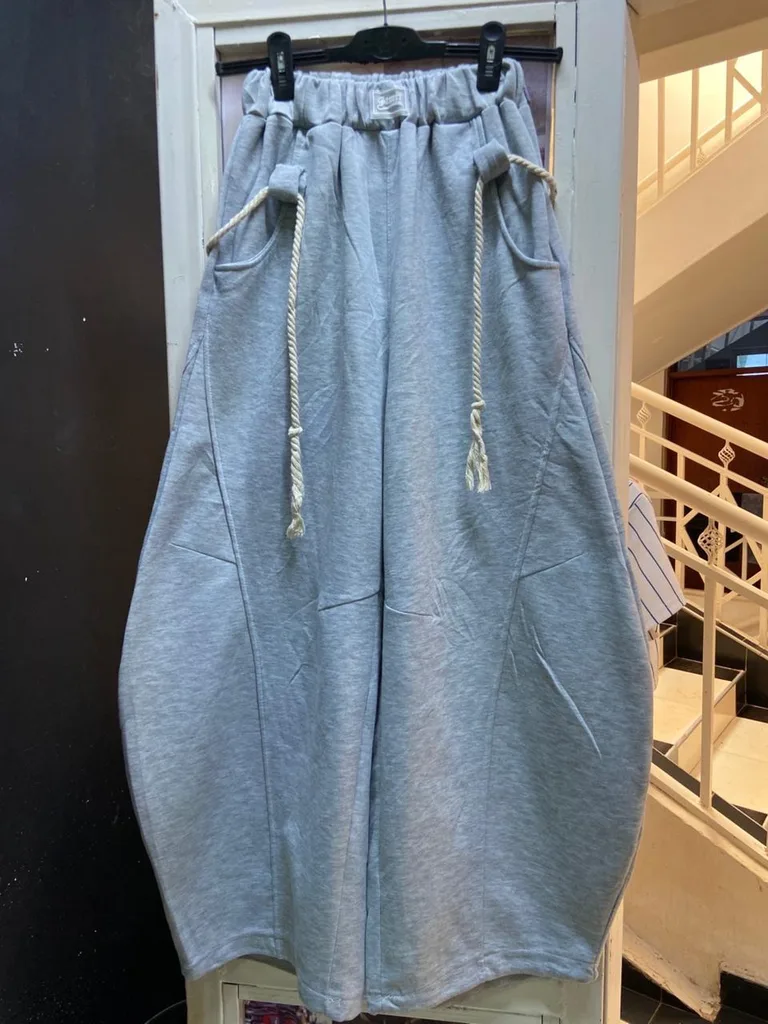 Oversized Barrel-Leg Sweatpants in Heather Grey