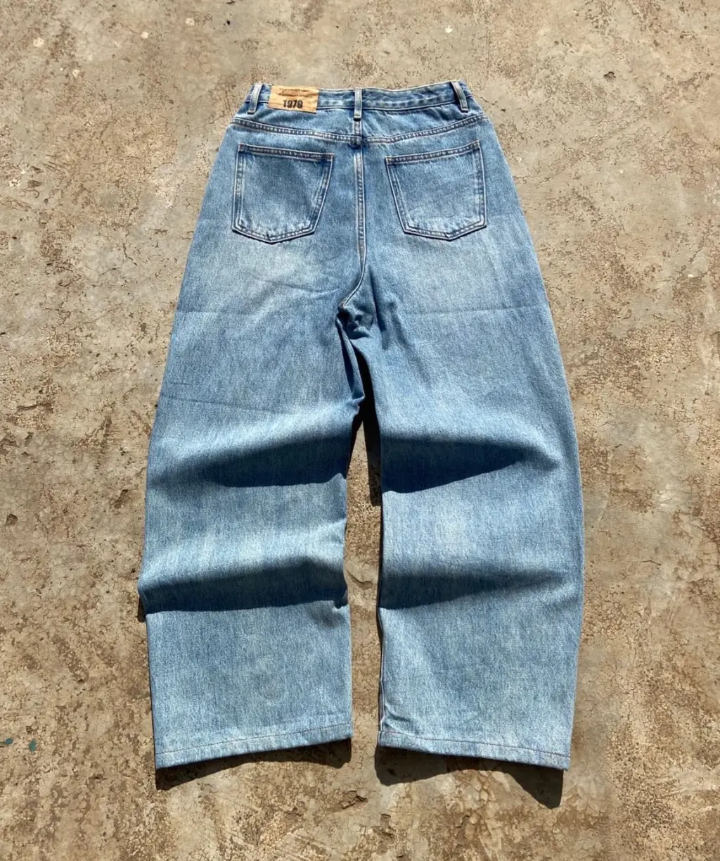 Light-Wash Barrel-Leg Baggy Jeans | Vintage Wash | Thigh Rip