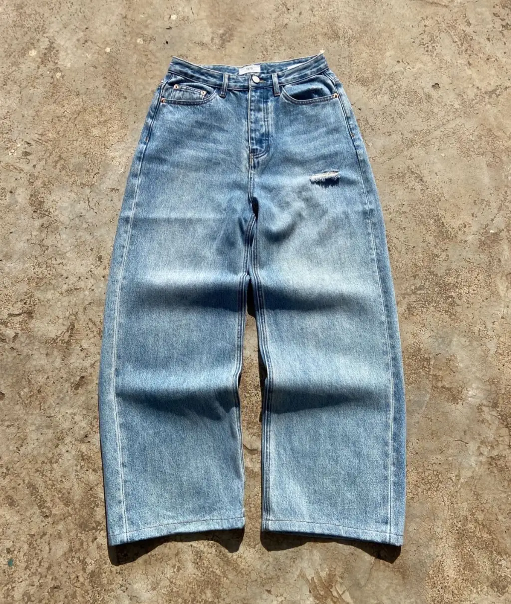Light-Wash Barrel-Leg Baggy Jeans | Vintage Wash | Thigh Rip