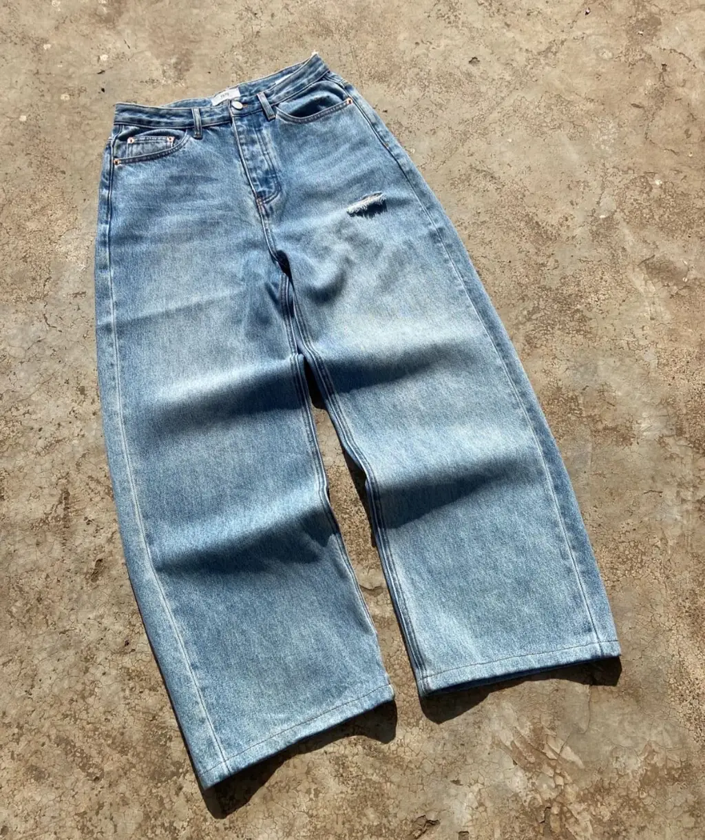 Light-Wash Barrel-Leg Baggy Jeans | Vintage Wash | Thigh Rip