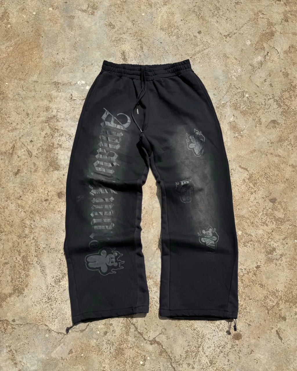 ALMOST SOMNIA GRAPHIC SWEATS