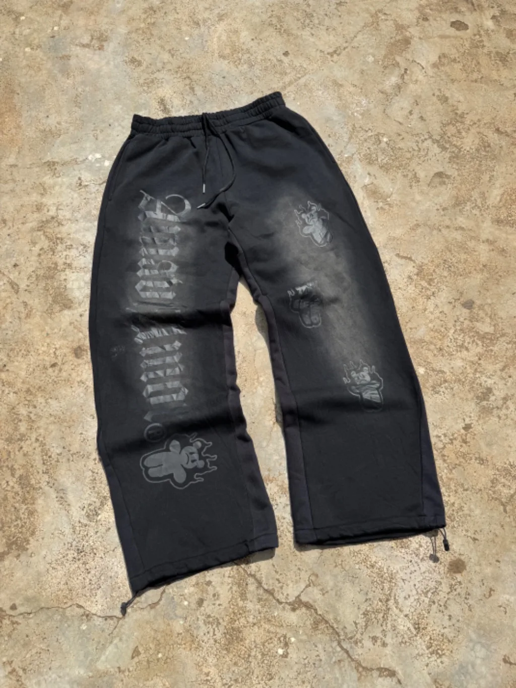 ALMOST SOMNIA GRAPHIC SWEATS