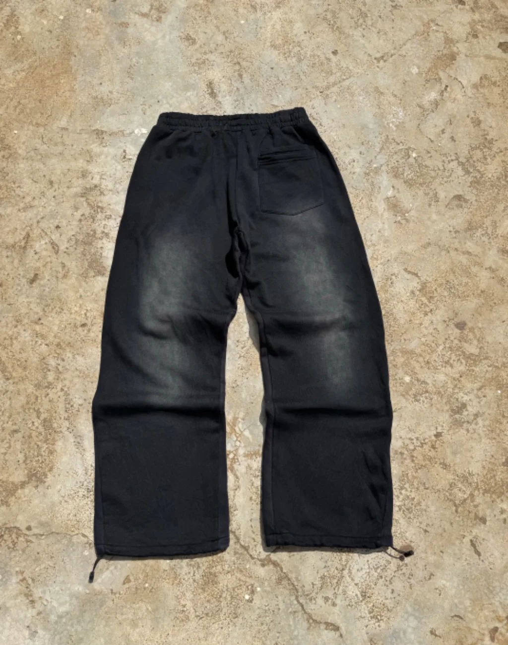 ALMOST SOMNIA GRAPHIC SWEATS