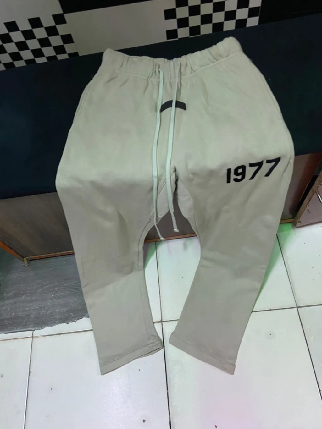 ESSENTIALS 1977 SWEATS