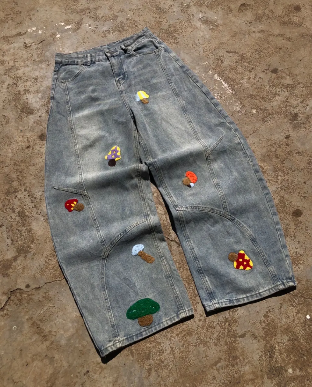Mushroom Patch Balloon Jeans W28 - Embroidered Denim