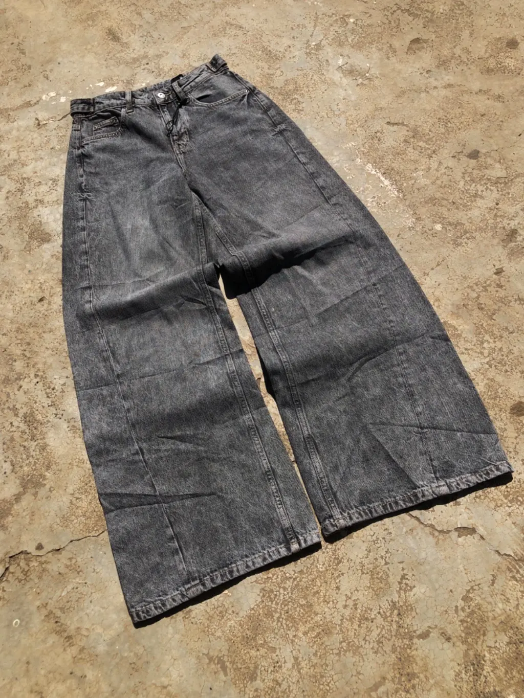 Grey Washed Balloon Jeans -Chain detail wide leg