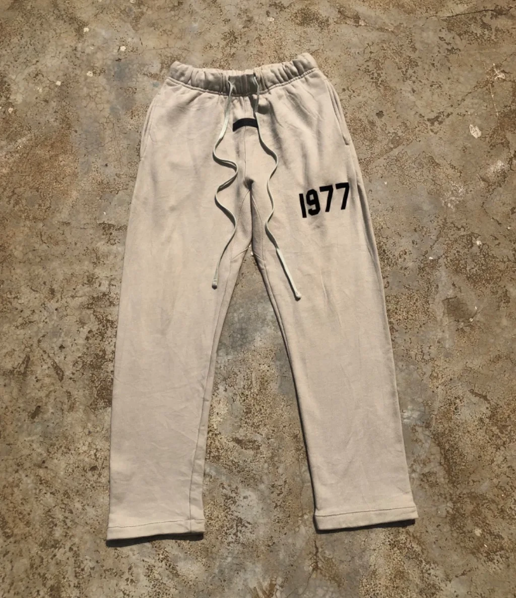 1977 ESSENTIALS STYLE
