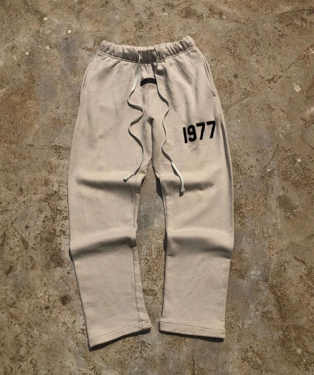 1977 ESSENTIALS STYLE