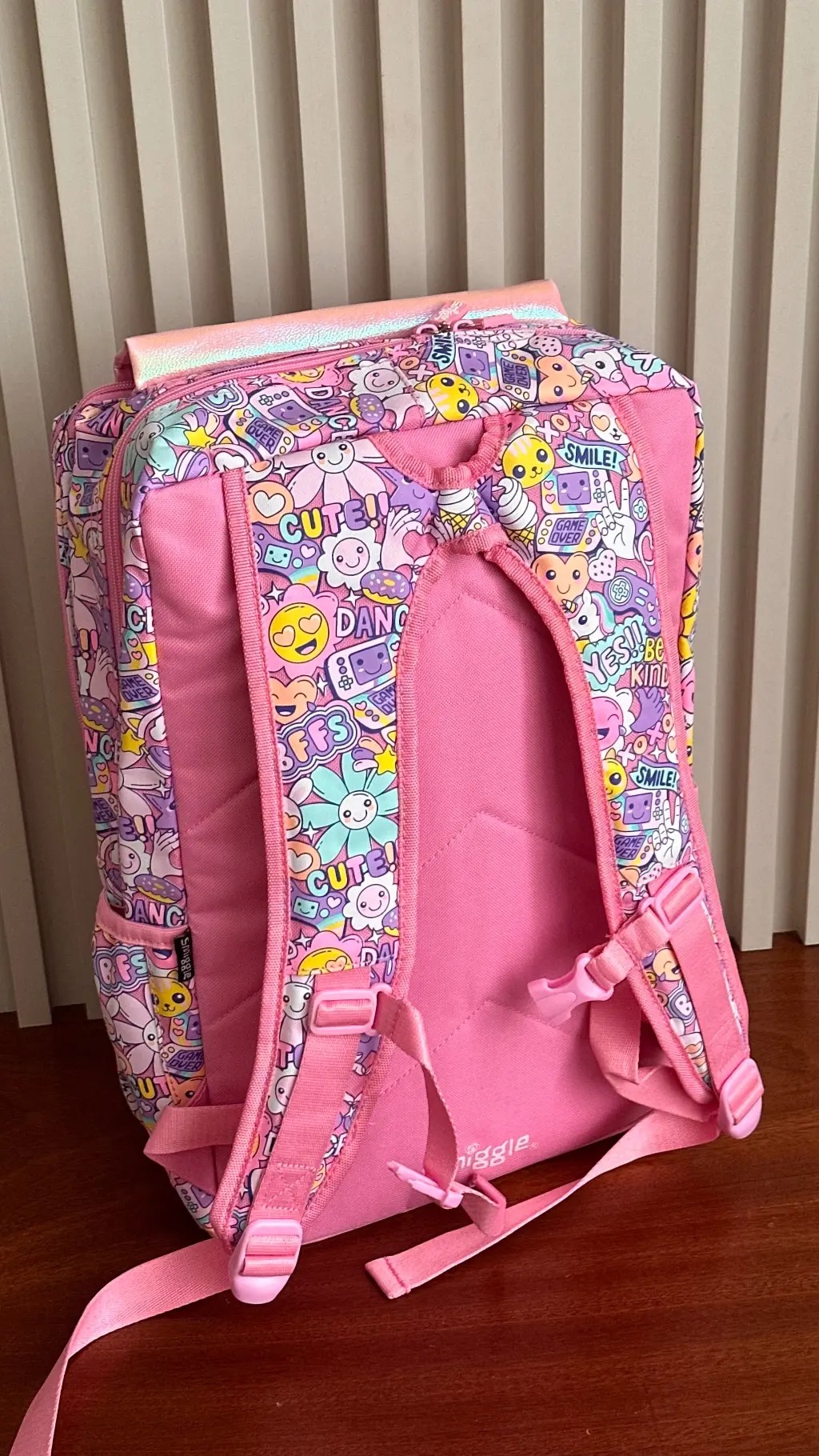 SMILE Size: 45 × 30 × 13 cm BAG