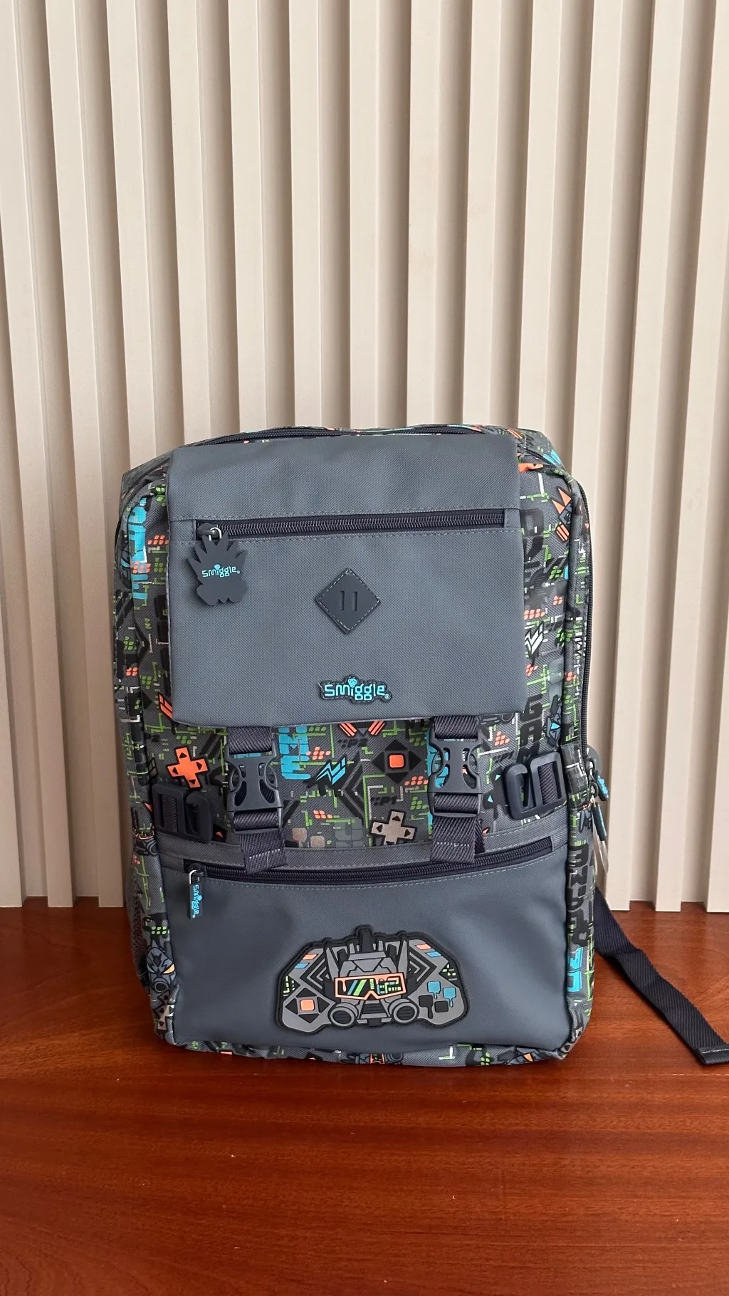 SMIGGLE FOLDOVER GREY GAMING BAG