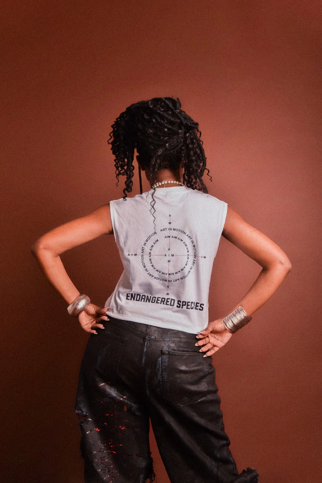 9INES X AIM CROPPED SLEEVELESS TEE