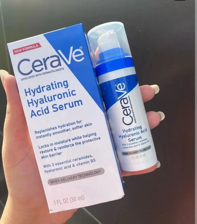 CeraVe Hydrating Hyaluronic Acid Serum (30ml)