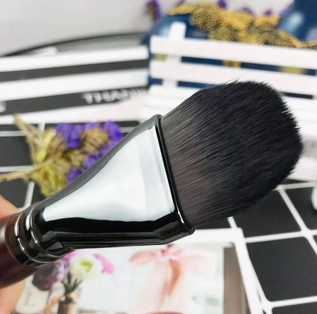 Flat Foundation/ skincare brush
