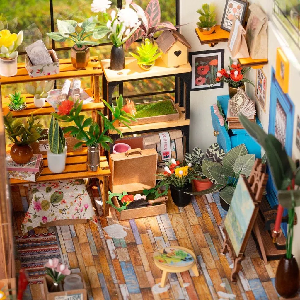 Cathy’s Green Miniature House